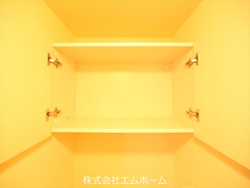 ベンティ明治 温水洗浄暖房便座付トイレ　上段収納有り