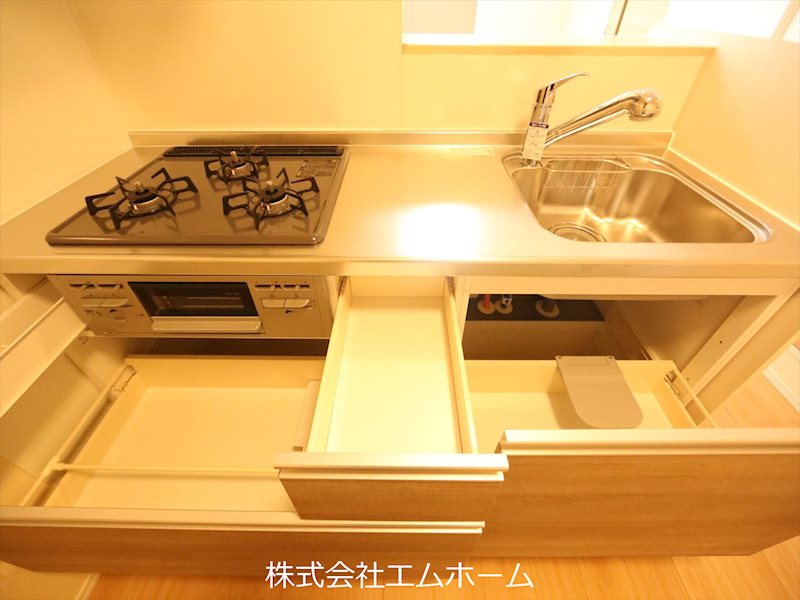 ベンティ明治 カウンターキッチン（ガス3口コンログリル付）