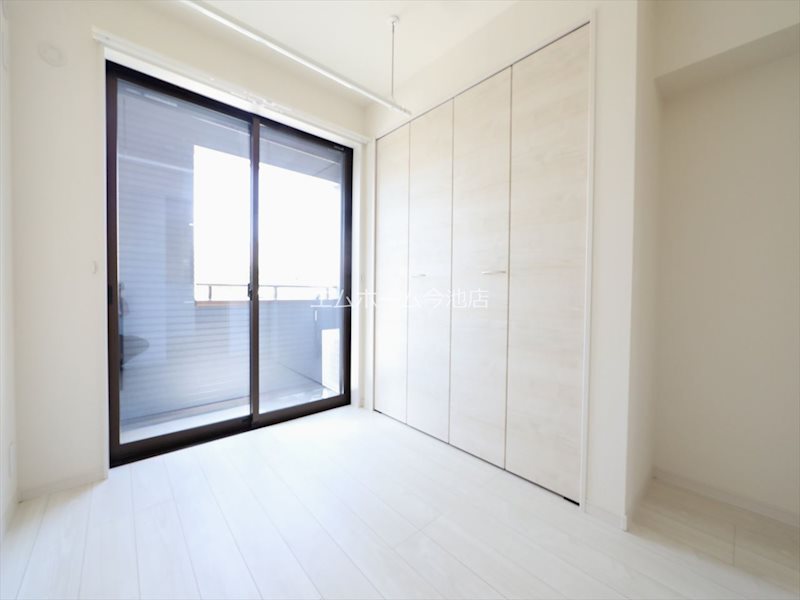 リーブルファイン本城町 洋室3.84帖　収納充実　バルコニーに面しています