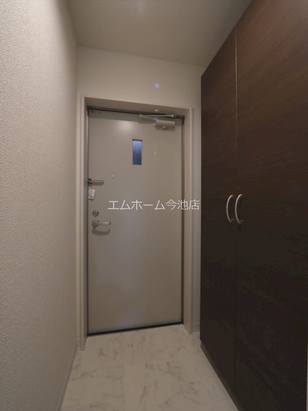 リーブルファイン本城町 玄関（シューズボックス充実）