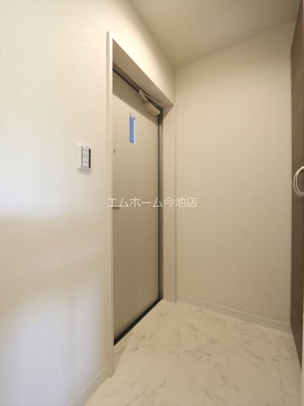 リーブルファイン本城町 玄関（シューズボックス充実）