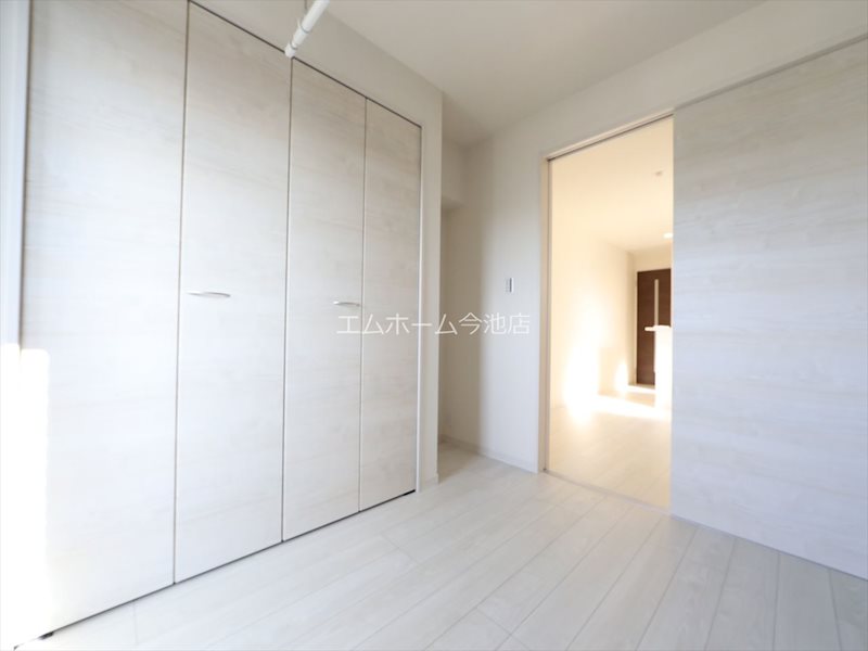 リーブルファイン本城町 洋室3.84帖　収納充実　バルコニーに面しています