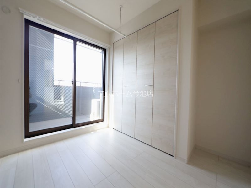 リーブルファイン本城町 洋室3.84帖　収納充実　バルコニーに面しています