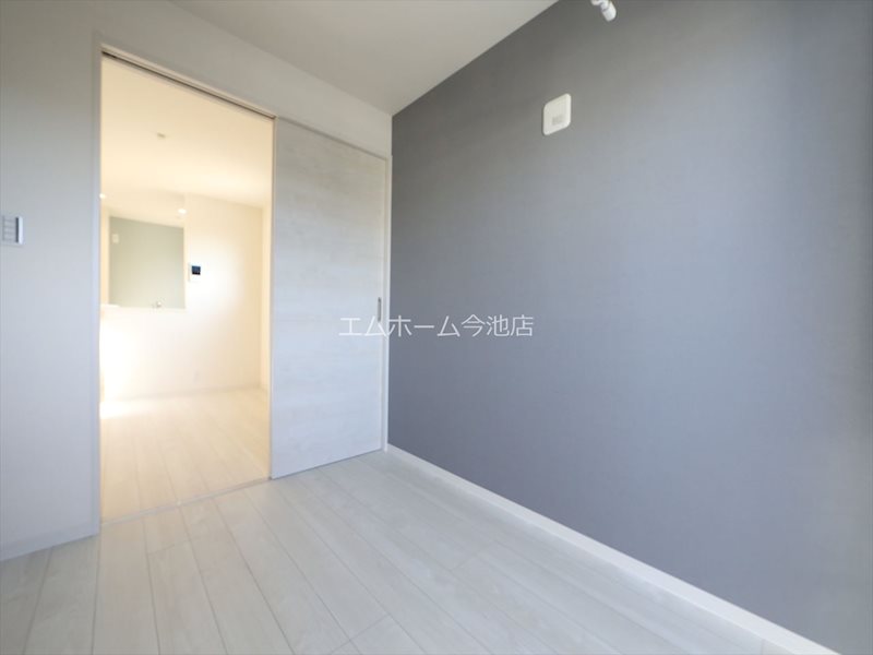 リーブルファイン本城町 洋室3.84帖　収納充実　バルコニーに面しています