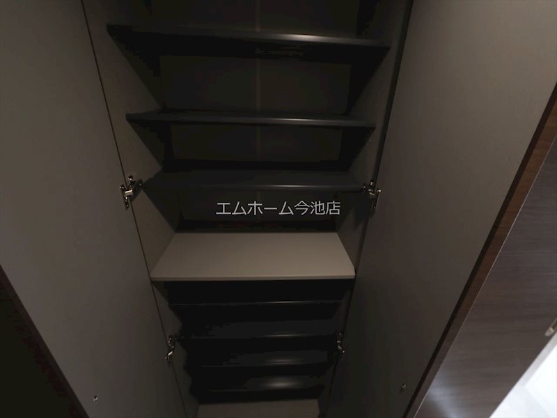 リーブルファイン本城町 玄関（シューズボックス充実）