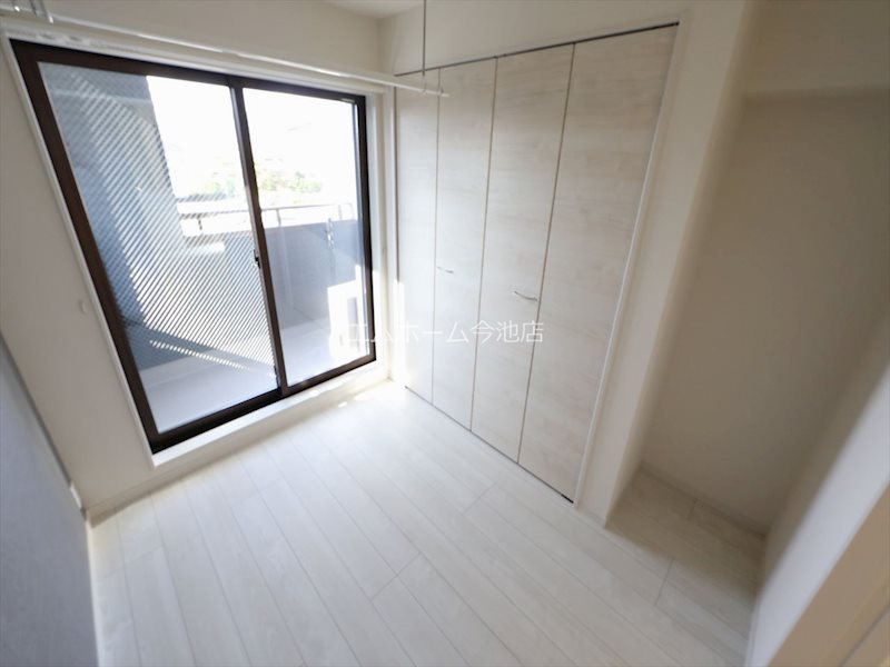 リーブルファイン本城町 洋室3.84帖　収納充実　バルコニーに面しています