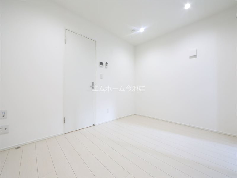 N&A　home　上飯田 洋室6.1帖　エアコン付　収納充実しています