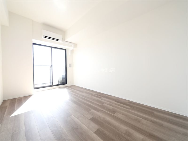 S-RESIDENCE勝川駅前 洋室9.7帖　エアコン完備　バルコニーに面しています