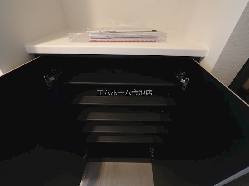 S-RESIDENCE勝川駅前 玄関（シューズボックス完備）