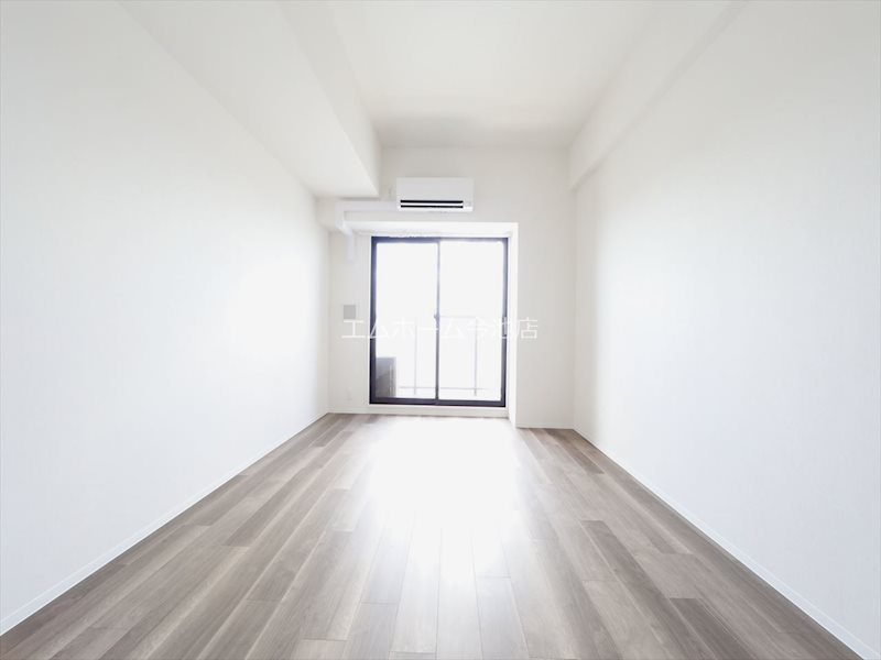 S-RESIDENCE勝川駅前 洋室9.8帖　エアコン完備　バルコニーに面しています