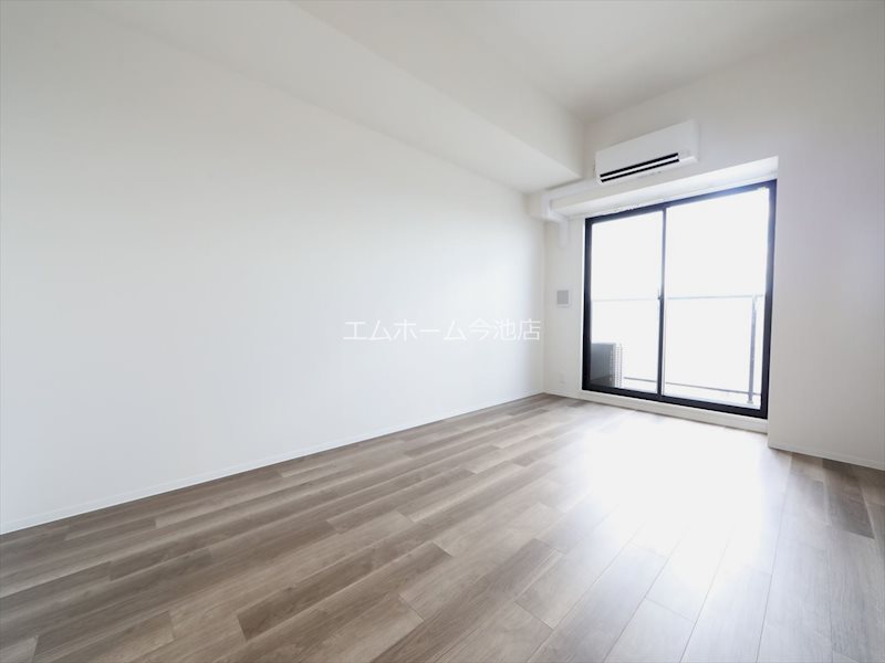 S-RESIDENCE勝川駅前 洋室9.8帖　エアコン完備　バルコニーに面しています