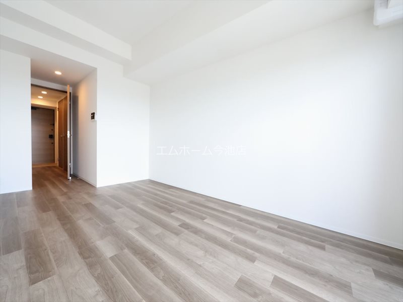 S-RESIDENCE勝川駅前 洋室9.8帖　エアコン完備　バルコニーに面しています