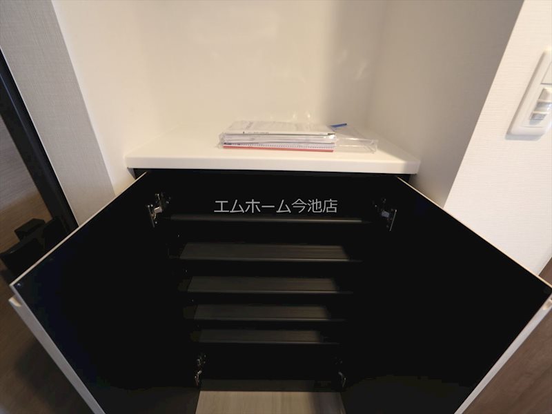 S-RESIDENCE勝川駅前 玄関（シューズボックス完備）