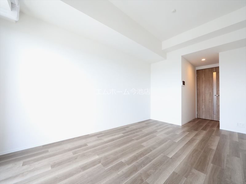 S-RESIDENCE勝川駅前 洋室9.8帖　エアコン完備　バルコニーに面しています