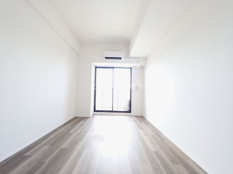 S-RESIDENCE勝川駅前 洋室9.8帖　エアコン完備　バルコニーに面しています