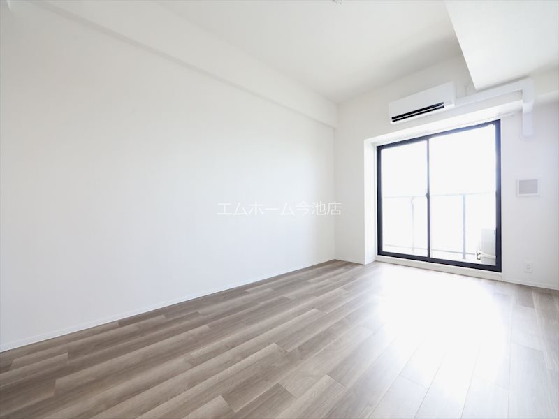 S-RESIDENCE勝川駅前 洋室9.8帖　エアコン完備　バルコニーに面しています