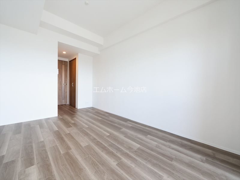 S-RESIDENCE勝川駅前 洋室9.8帖　エアコン完備　バルコニーに面しています