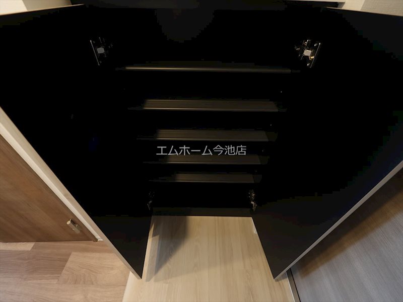 S-RESIDENCE勝川駅前 玄関（シューズボックス完備）
