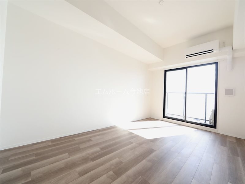 S-RESIDENCE勝川駅前 洋室9.9帖　エアコン完備　バルコニーに面しています