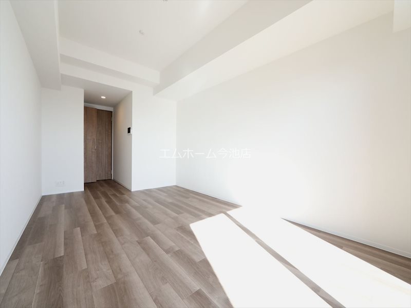 S-RESIDENCE勝川駅前 洋室9.9帖　エアコン完備　バルコニーに面しています