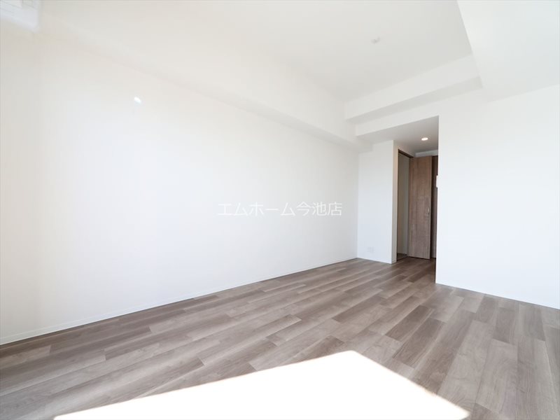 S-RESIDENCE勝川駅前 洋室9.9帖　エアコン完備　バルコニーに面しています