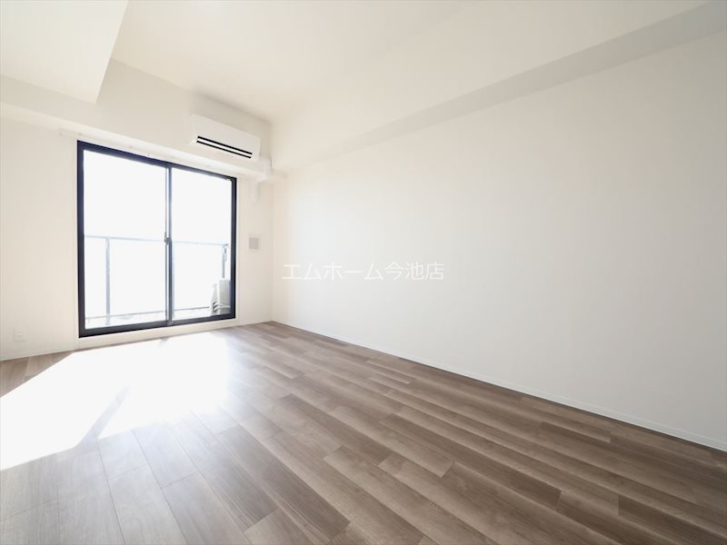S-RESIDENCE勝川駅前 洋室9.9帖　エアコン完備　バルコニーに面しています
