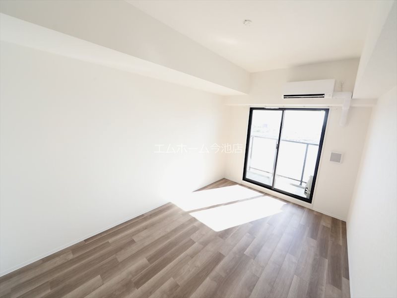 S-RESIDENCE勝川駅前 洋室9.9帖　エアコン完備　バルコニーに面しています