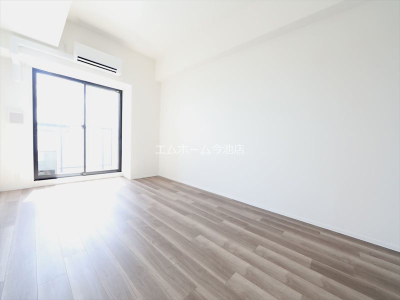 S-RESIDENCE勝川駅前 洋室9.7帖　エアコン完備　バルコニーに面しています