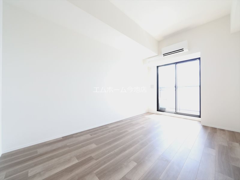 S-RESIDENCE勝川駅前 洋室9.7帖　エアコン完備　バルコニーに面しています