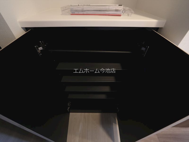 S-RESIDENCE勝川駅前 玄関（シューズボックス完備）