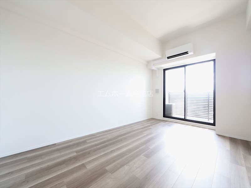 S-RESIDENCE勝川駅前 洋室9.8帖　エアコン完備　バルコニーに面しています