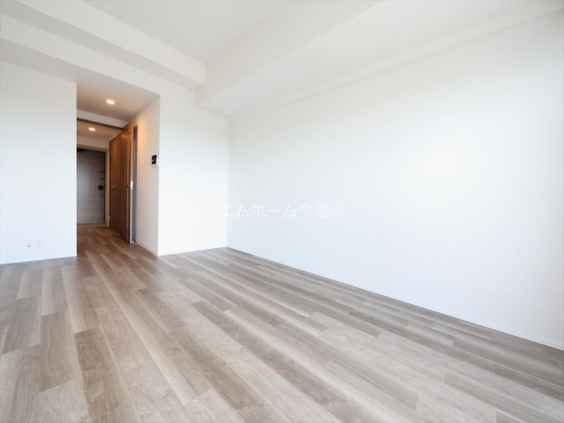 S-RESIDENCE勝川駅前 洋室9.8帖　エアコン完備　バルコニーに面しています