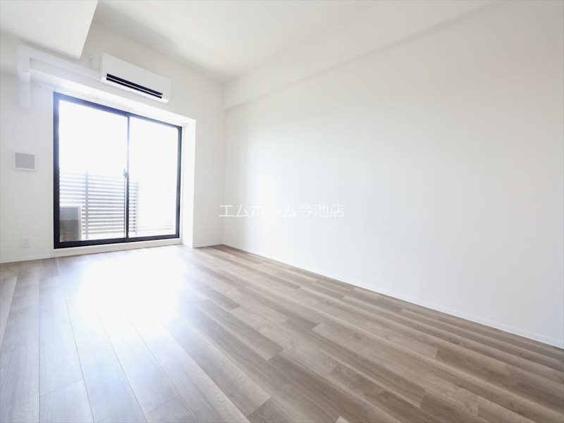 S-RESIDENCE勝川駅前 洋室9.8帖　エアコン完備　バルコニーに面しています