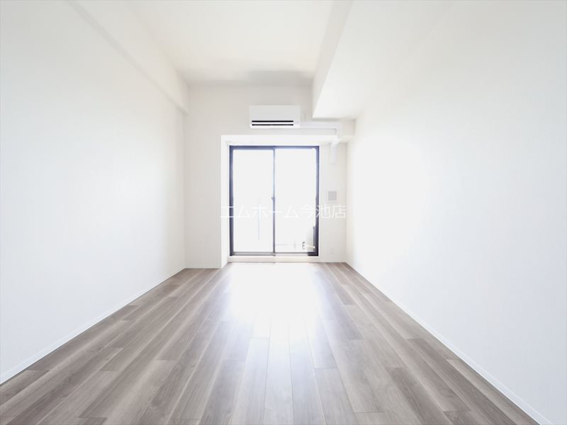 S-RESIDENCE勝川駅前 洋室9.8帖　エアコン完備　バルコニーに面しています
