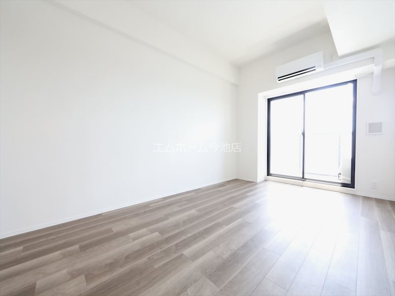 S-RESIDENCE勝川駅前 洋室9.8帖　エアコン完備　バルコニーに面しています