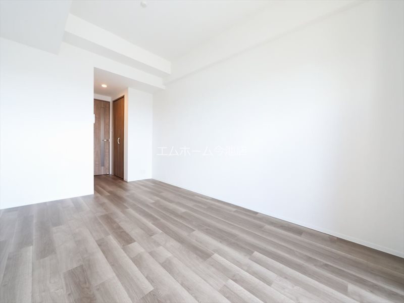 S-RESIDENCE勝川駅前 洋室9.8帖　エアコン完備　バルコニーに面しています