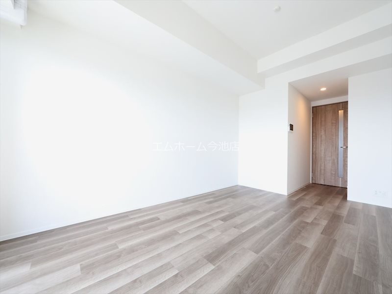 S-RESIDENCE勝川駅前 洋室9.8帖　エアコン完備　バルコニーに面しています