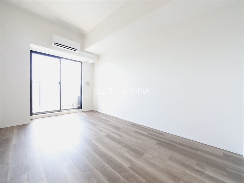 S-RESIDENCE勝川駅前 洋室9.8帖　エアコン完備　バルコニーに面しています