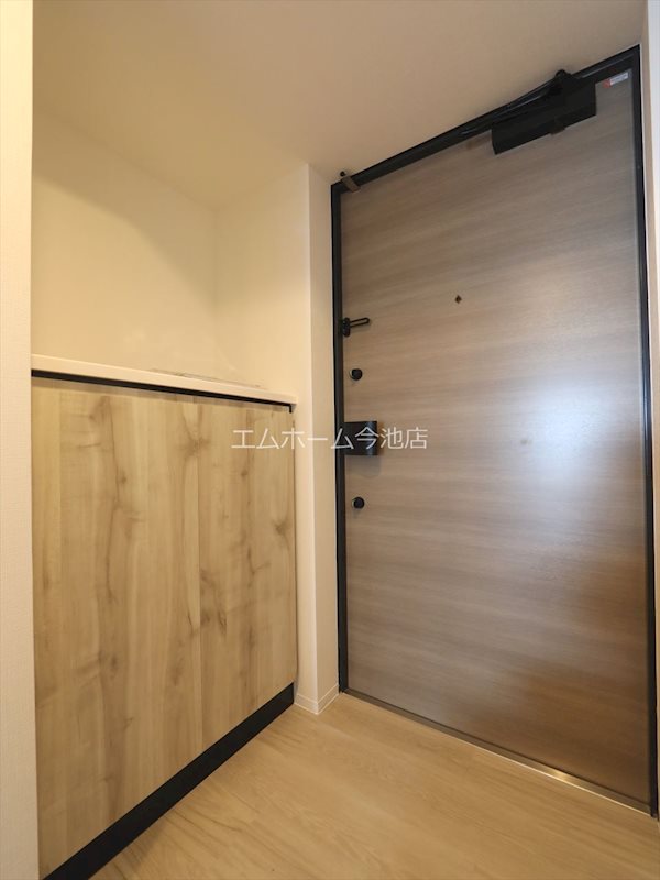 S-RESIDENCE勝川駅前 玄関（シューズボックス完備）