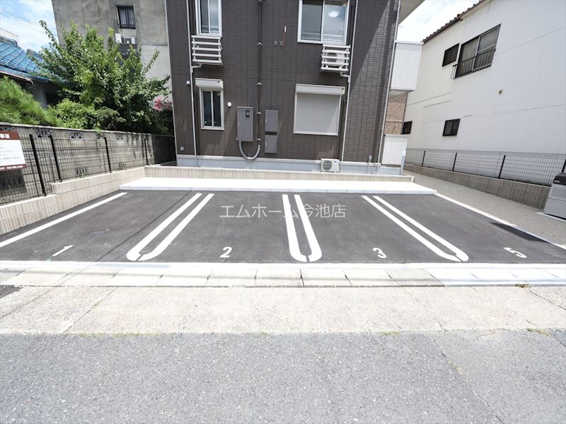 サンベルテ竹越 駐車場