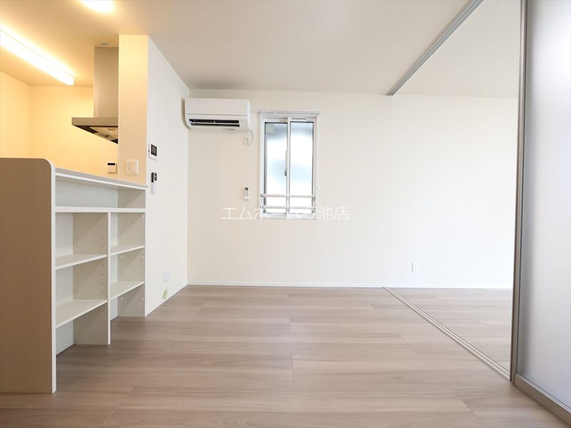 サンベルテ竹越 LDK11.2帖　エアコン完備　カウンターキッチン