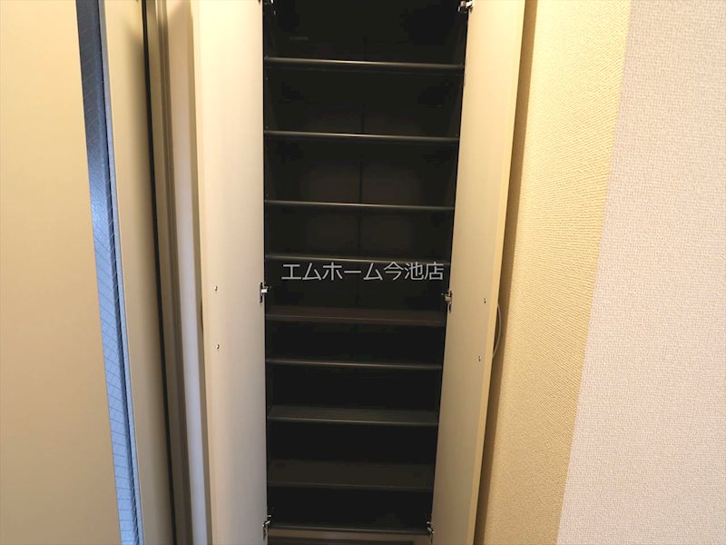 サンベルテ竹越 玄関（シューズボックス充実しています）