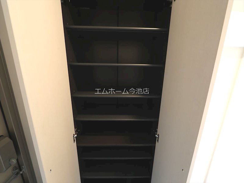 サンベルテ竹越 玄関（シューズボックス充実しています）