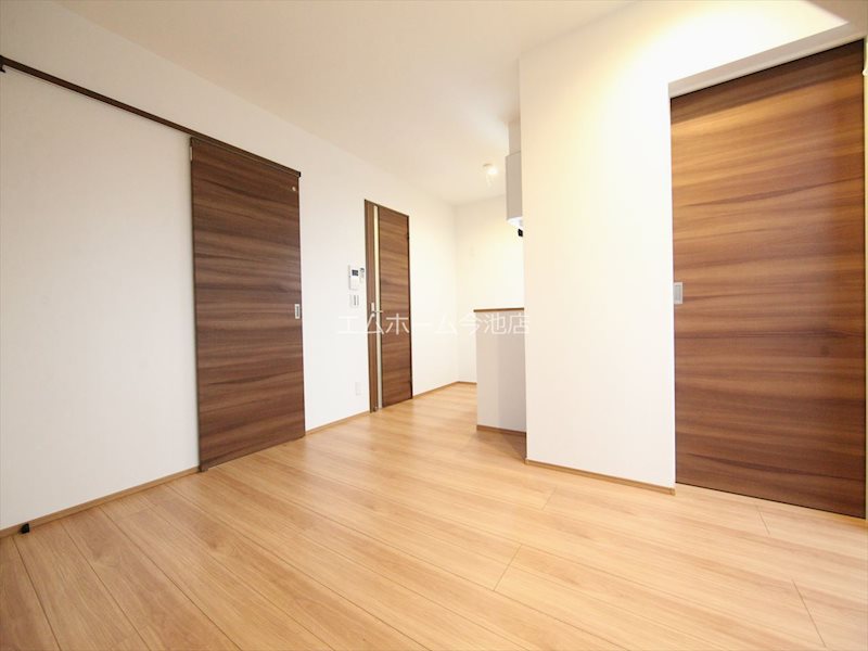 Grandtic Residence 堀田 LDK9.0帖　エアコン付　バルコニーに面しています