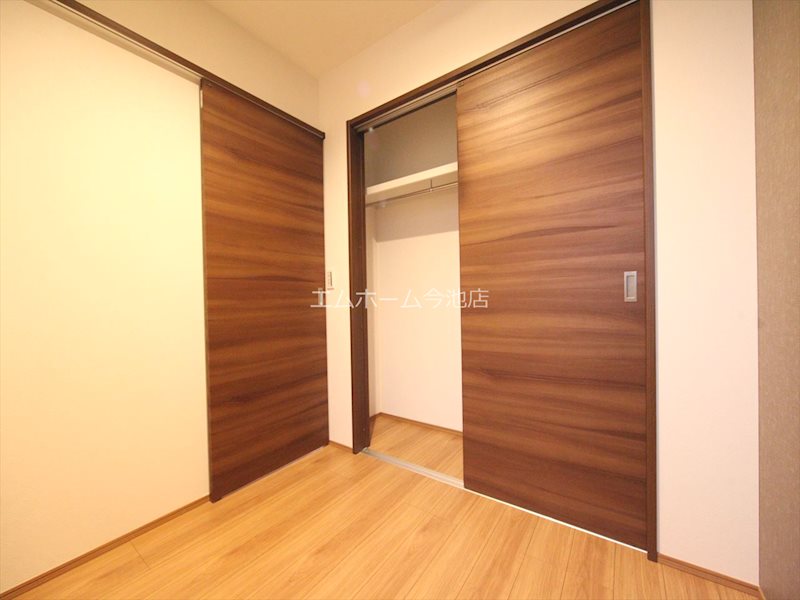 Grandtic Residence 堀田 洋室3.0帖　窓付（換気良好）収納充実しています