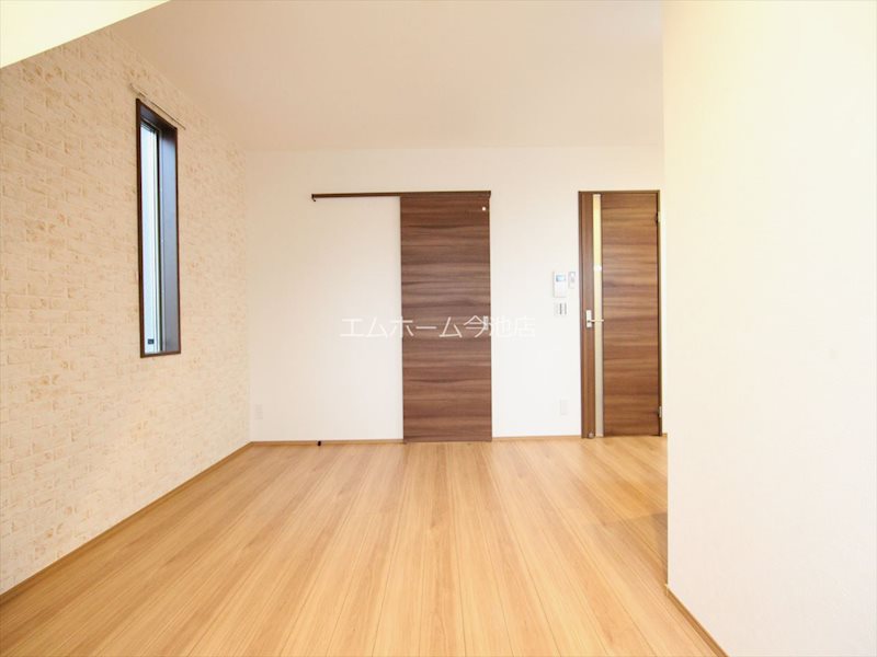 Grandtic Residence 堀田 LDK9.0帖　エアコン付　バルコニーに面しています
