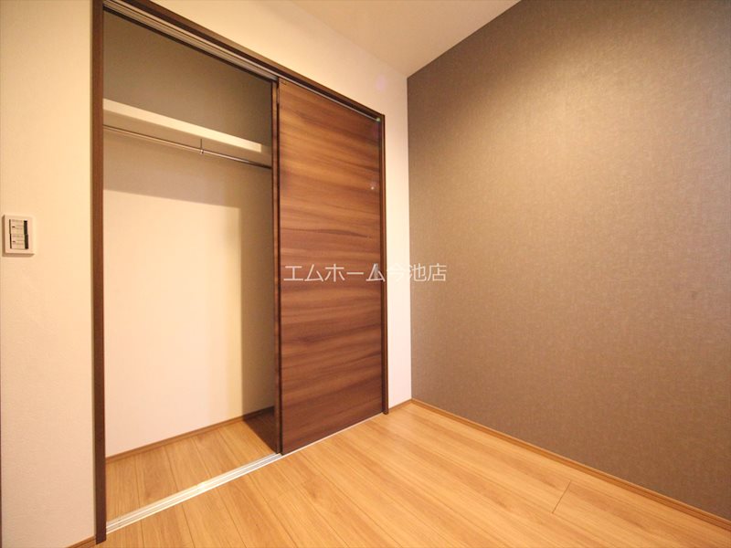 Grandtic Residence 堀田 洋室3.0帖　窓付（換気良好）収納充実しています