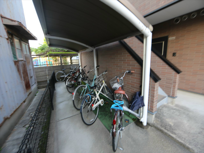 フォレストパーク 屋根付き駐輪場