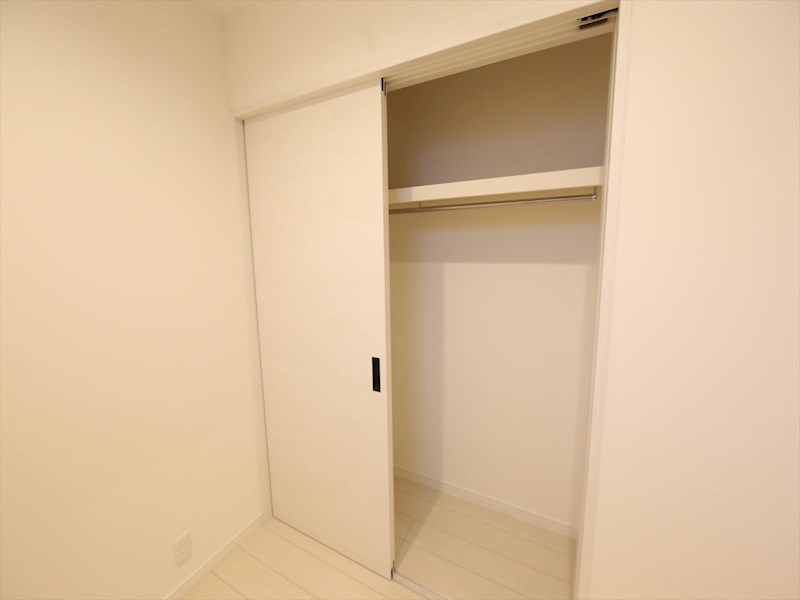 ステラ三吉町 クローゼット（収納充実してます）　同仕様写真