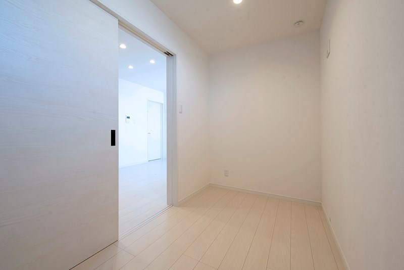 ステラ三吉町 洋室3帖　クローゼット付（収納充実してます）　同仕様写真